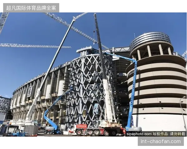 传感器阵列实时预警：伯纳乌草坪平移系统接入云端，商演与赛事实现无缝切换。